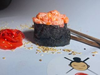 Гункан з лососем (30г)