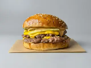 Дабл Чизбургер (390g)