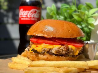 Бурбон бургер (Картопля фрі+напій)