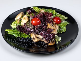 Салат з курча і грибами