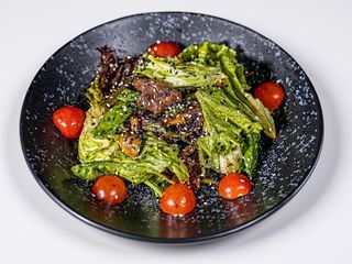 Теплий салат з телятини