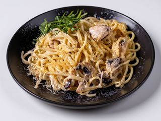 Паста з куркою та грибами