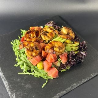 Салат з креветками та авокадо