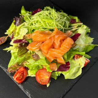 Салат з лососем