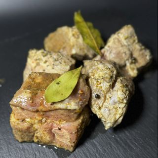 Маринований шашлик зі свинини у винному маринаді (1кг)