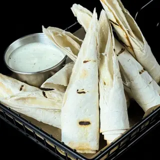 Сирні палички гриль у лаваші з соусом (180г)