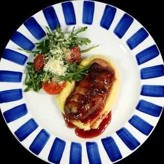 ФІЛЕ КАЧКИ З КАРТОПЛЯНИМ ПЮРЕ ТА СЛИВОВИМ СОУСОМ