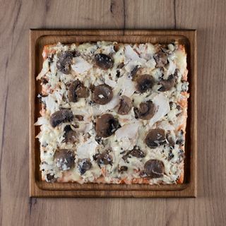 Піца курка і гриби