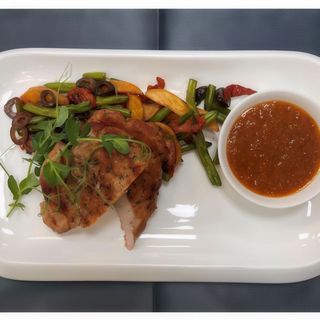 Стейк зі свинини з овочами та соусом "Ткемалі" (350 г)