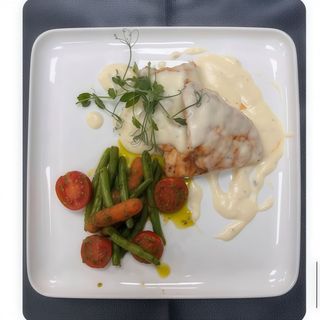 Стейк зі свинини з соусом Бешамель (300/100г)