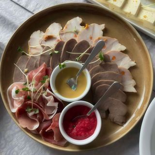 М’ясне асорті(250/60г)