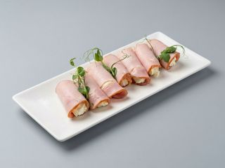 Рулетики з копченим баликом та м’яким сиром (250г)