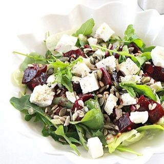 Салат з буряка та м'якого сиру(210г)