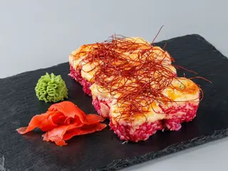 Рол запечений з лососем