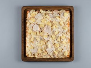 Піца курка і ананас