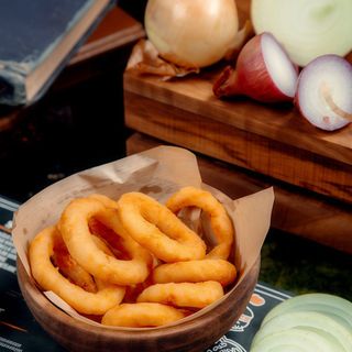 Цибулеві кільця з часниковим соусом (200/30г)