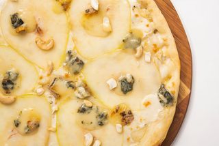 Піца Сирна з грушею | (0.5)