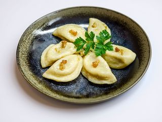 Вареники з картоплею та печінкою + сметана (250г)