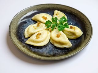 Вареники з картоплею та кропом + сметана (250г)