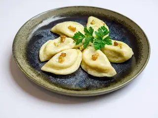 Вареники з капустою + сметана (250г)