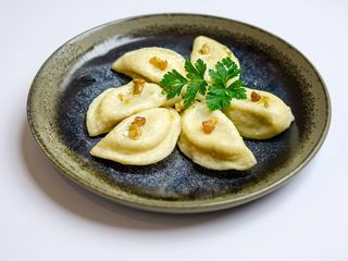 Вареники з капустою + сметана (250г)