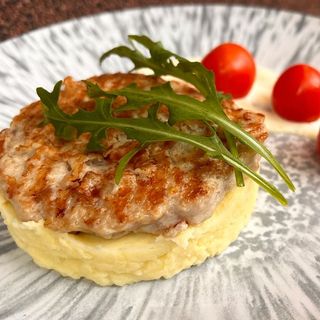 Картопляне пюре з котлетою гриль