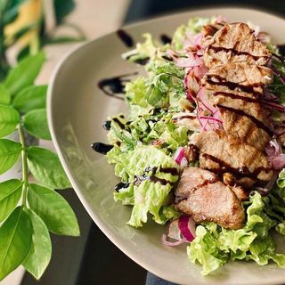 Теплий салат Свинина гриль