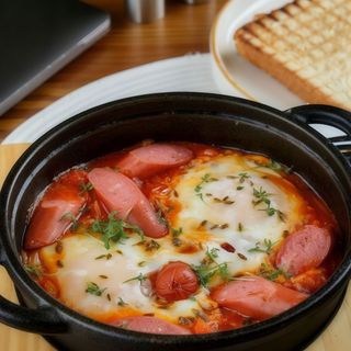 Шакшука з сосисками та овочами