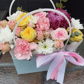 Квіти в кошику "Евені"