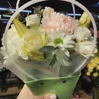 Квіти в кошику "Лізія"