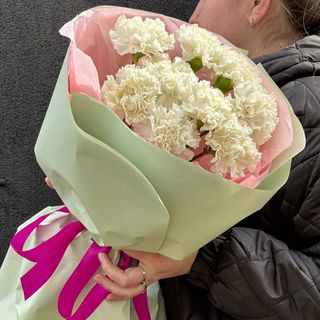 Букет з 9 білих гвоздик