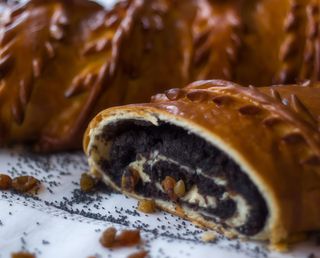 Рулет з маком та родзинкам (550г)