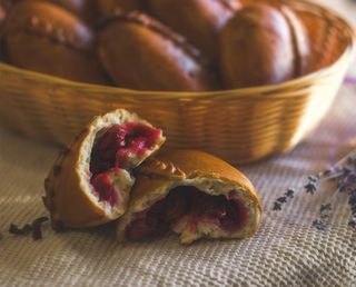 Пиріжок з вишнею