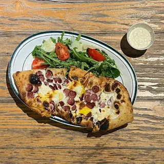 Піцета з ковбасками та перепелиними яйцями (260 г)