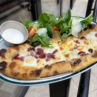 Піцета з ковбасками та перепелиними яйцями (260 г)