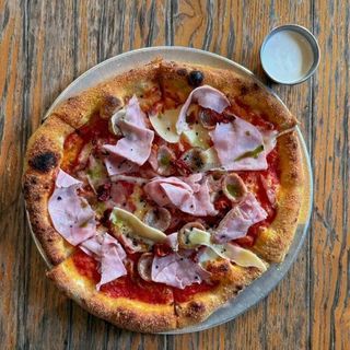 Піца з шинкою та домашніми ковбасками (440 г)