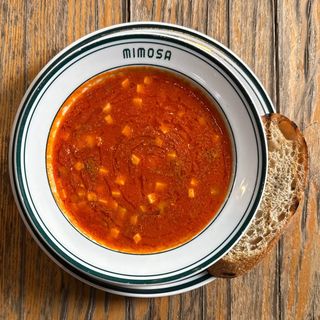 Гарячий томатний суп з креветками та рісоні (380 мл)