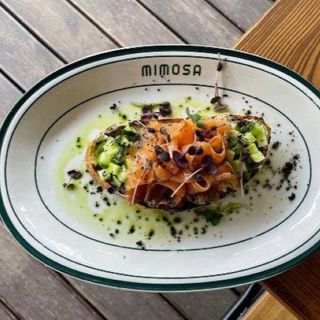 Брускета з лососем та копченим йогуртом (150 г)