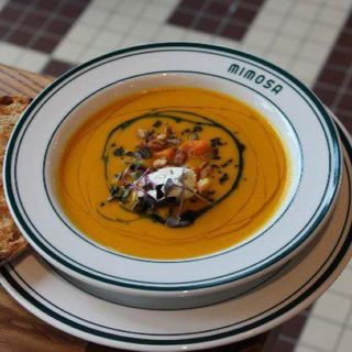 Гарбузовий крем-суп з козячим сиром (300 мл)