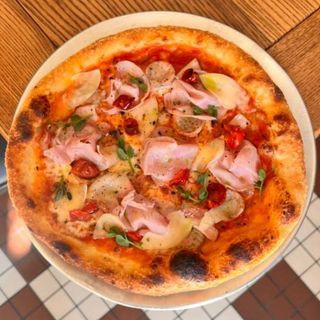 Піца з шинкою та домашніми ковбасками (440 г)