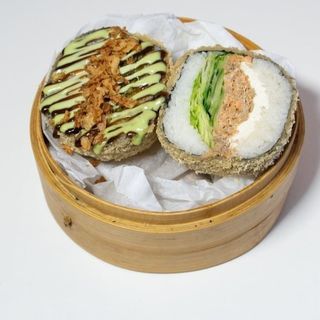 Суші-бургер з лососем гриль 