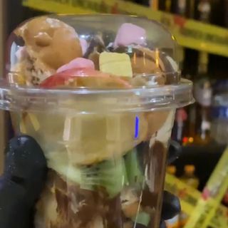 З ФРУКТАМИ В СТАКНІ