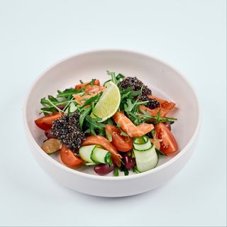 Салат з лососем та кіноа (220 г)