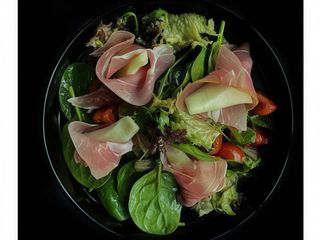 Салат з прошуто та груша (200г)