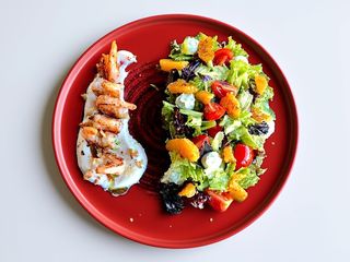 Салат з креветками, авокадо та йогуртом (290г)