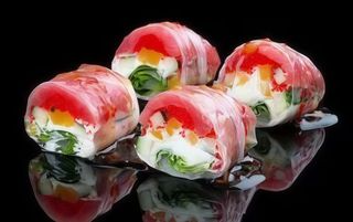 Прозорий рол в рисовій оболонці з тунцем і сиром Філадельфія (200гр)