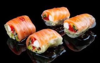 Прозорий рол в рисовій оболонці з лососем і сиром Філадельфія (200гр)