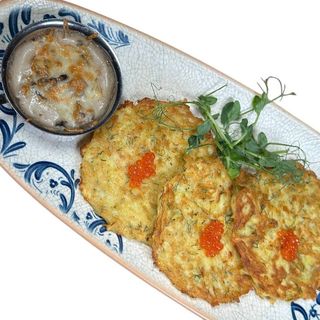 Золотисті деруни з ікрою та грибним жульєном(200/70)