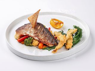  Філе сібаса  на WOK-овочах зі шпинатом(100/200) 