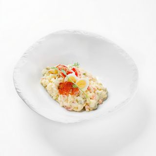 Олів'є з крабом та лососем (250г)